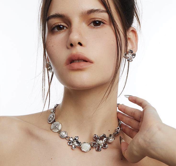 Flower Stamen Choker