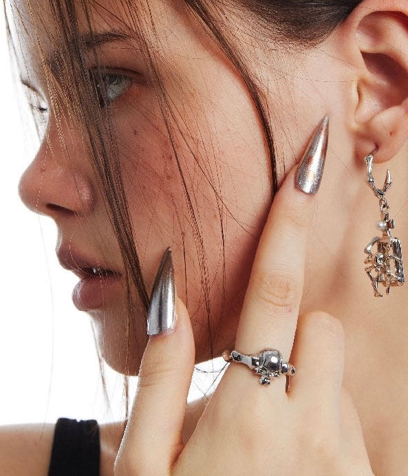 Skull Head Ring (Two claws)