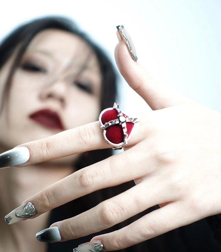 Thorny Love Ring